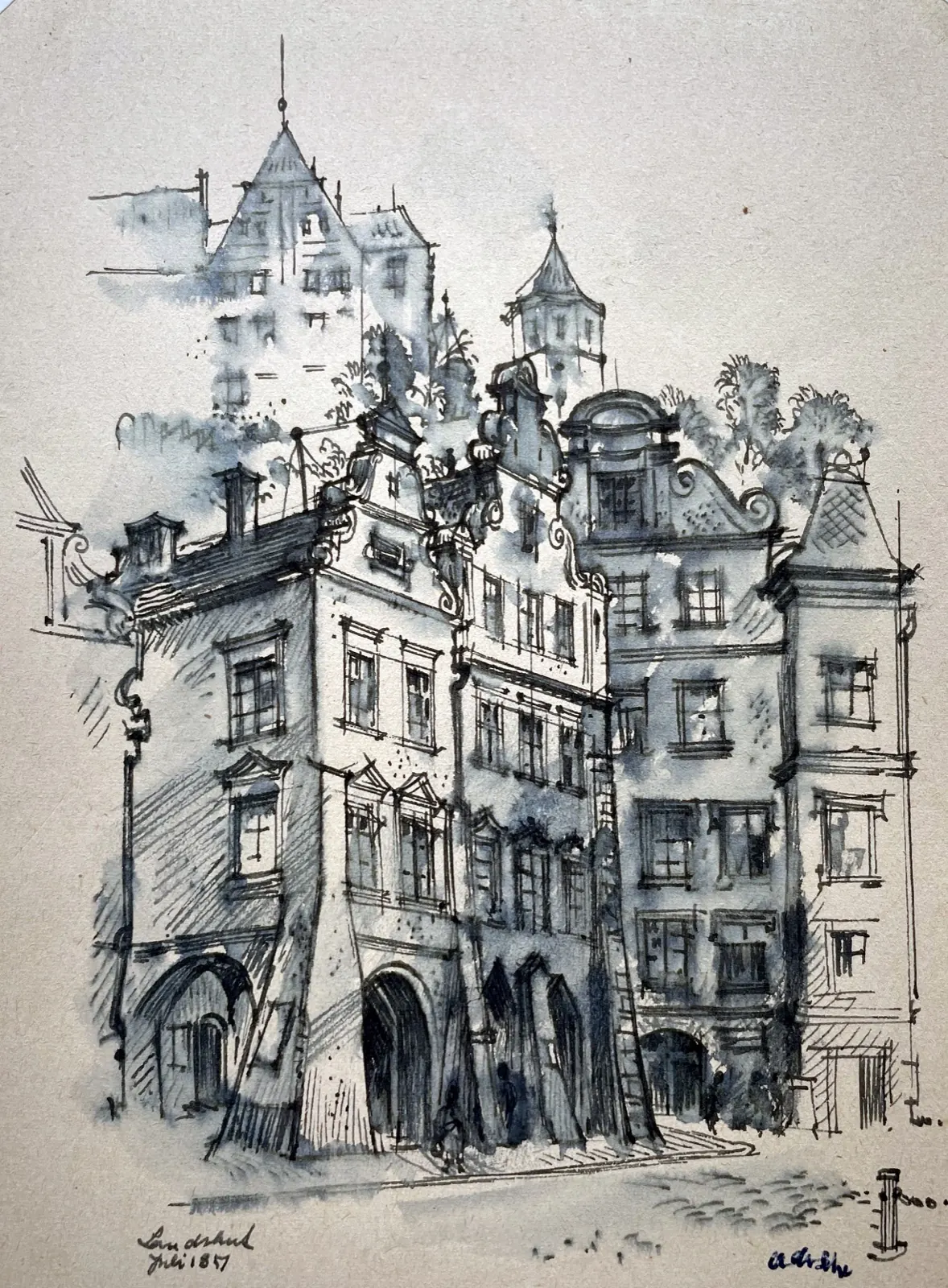 Häuser mit Arcaden, Innenstadt von Landshut, darüber die Burg Trausnitz